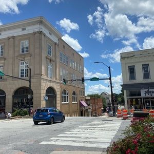 Meet your Posher, Lara